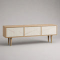 Mobile TV basso rettangolare in legno effetto rovere naturale con 3 ante scanalate crema e dettagli oro, 160 x 40 x 65 cm