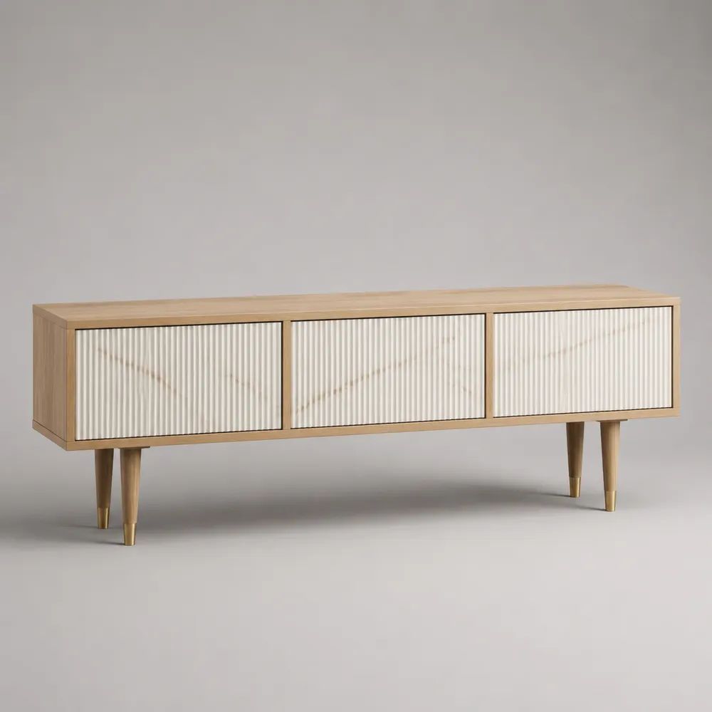Mobile TV basso rettangolare in legno effetto rovere naturale con 3 ante scanalate crema e dettagli oro, 160 x 40 x 65 cm
